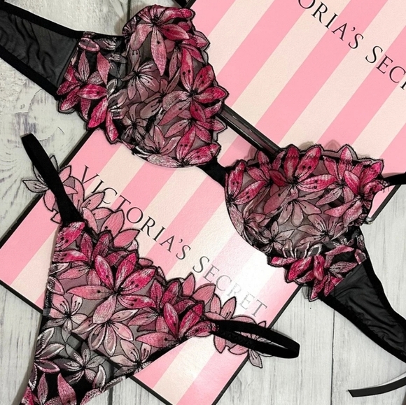 Victoria’s Secret Sexy Ziggy Floral Embroidery Bra Thong Set Set Black/Pink 32D